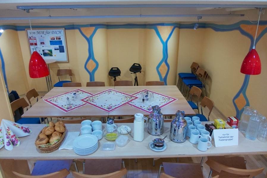 Raum für Essen angerichtet