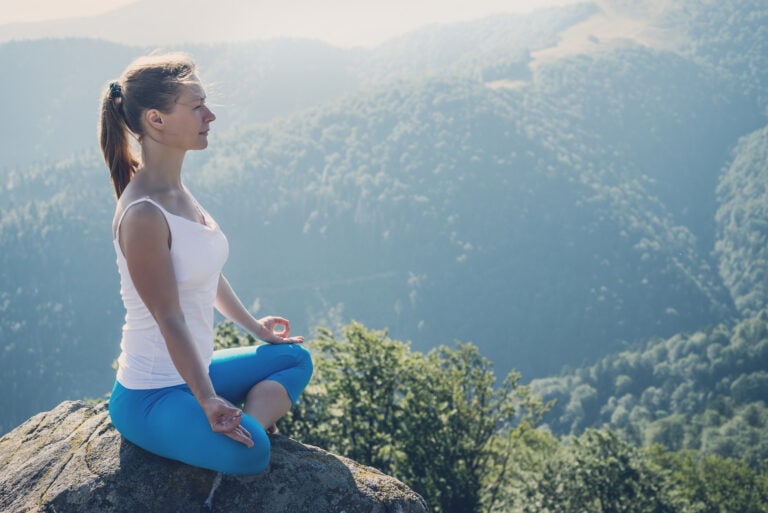 Meditation hoch oben - Entspannung