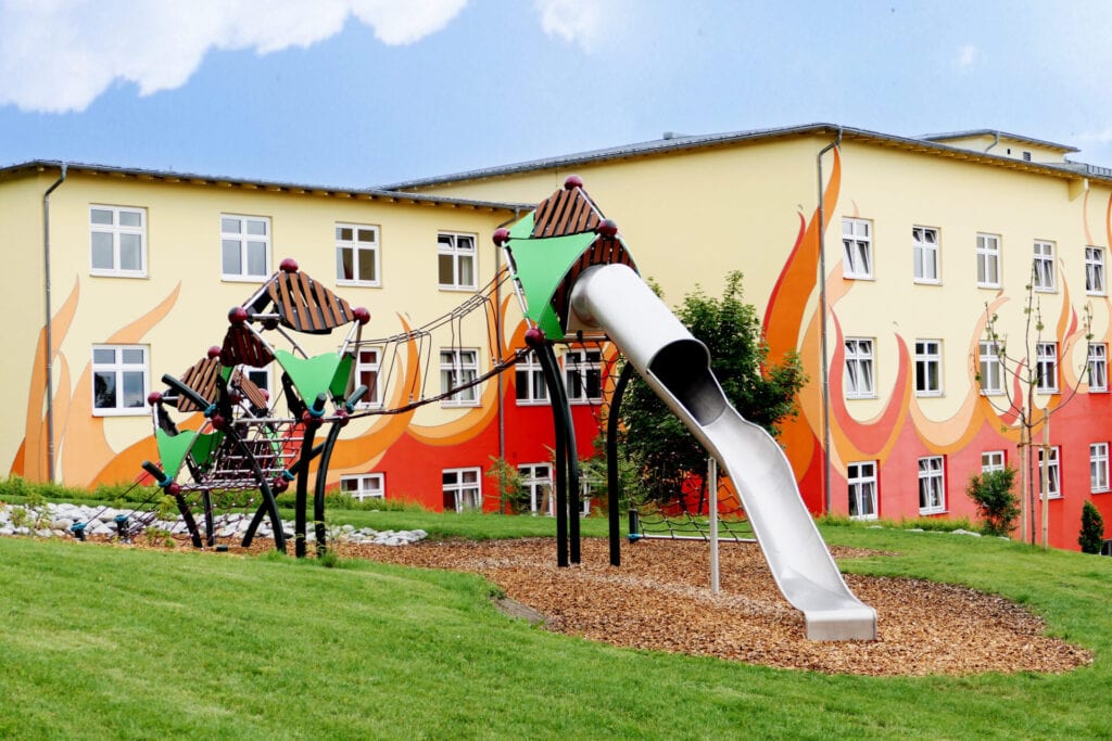 Klettergerüst auf dem Klinikgelände