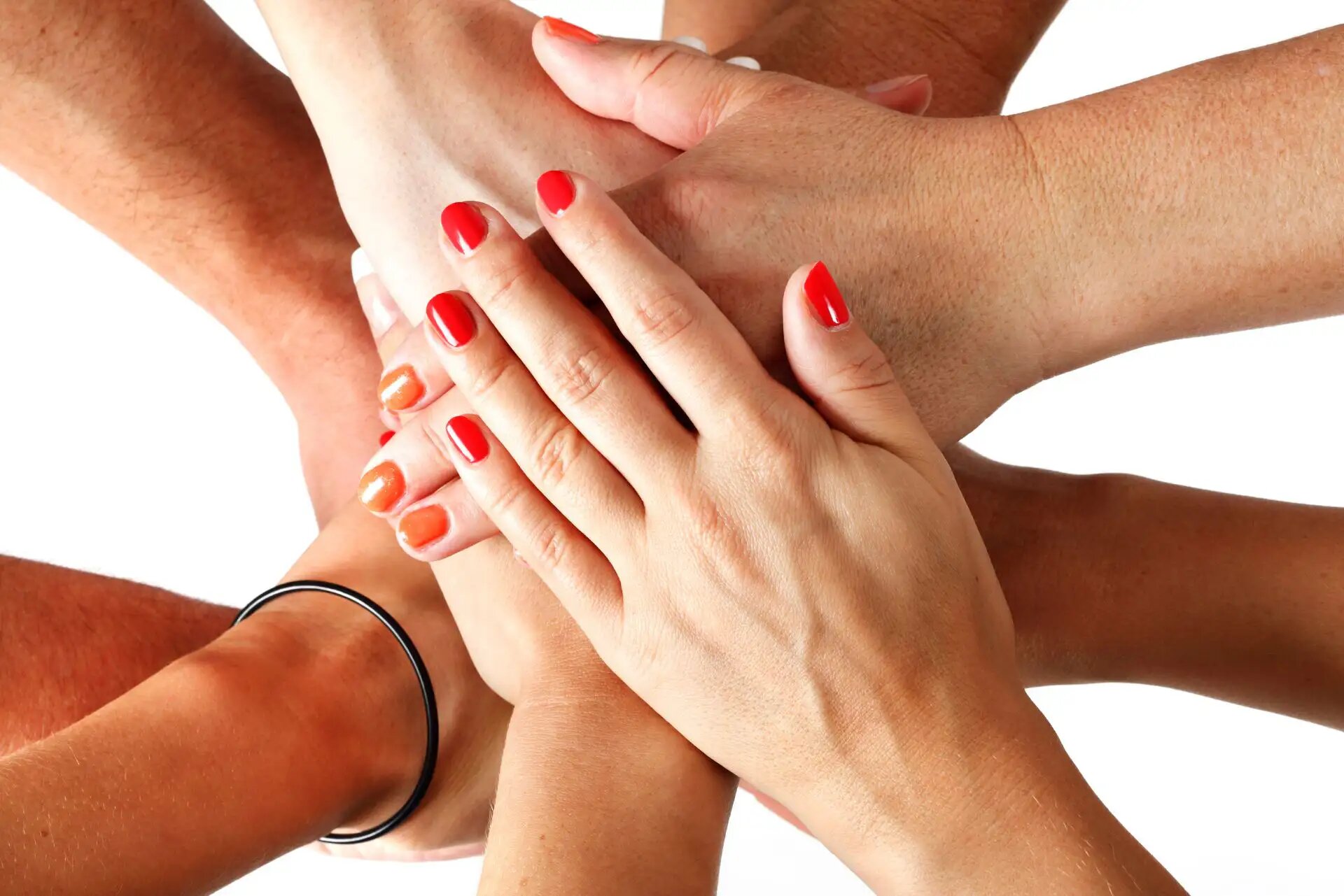 Hände vereint, ein Symbol für Gemeinschaft und Zusammenarbeit.