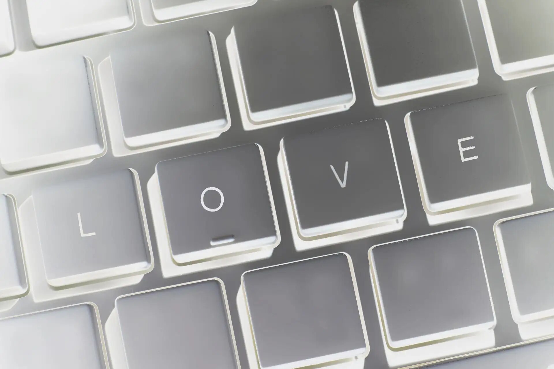 Wie man Liebe installiert – Eine Hörgeschichte