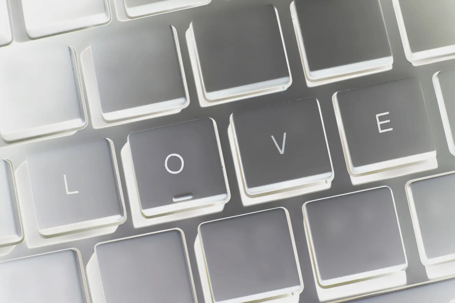 Wie man Liebe installiert – Eine Hörgeschichte