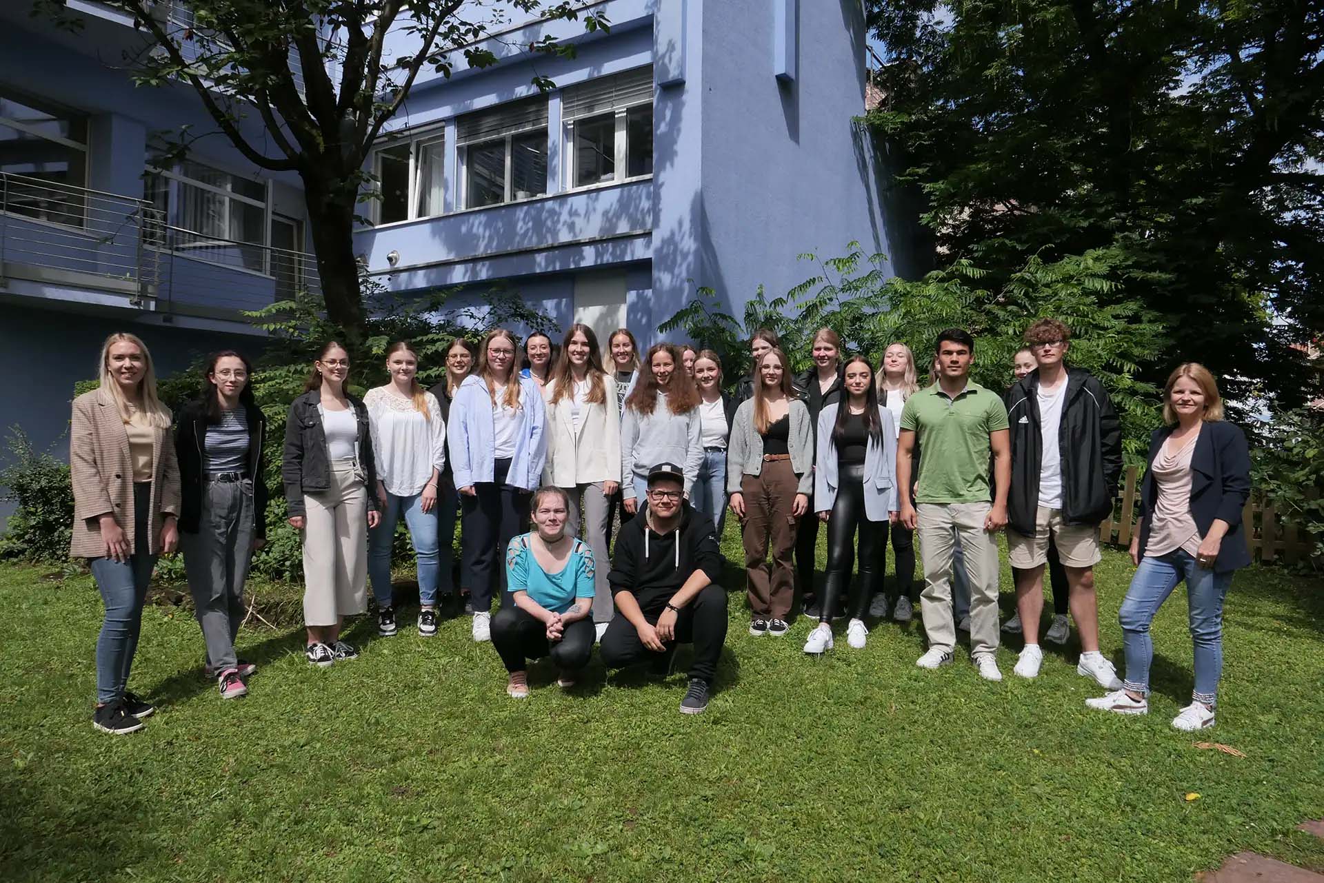 Bild der neuen Auszubildenden der Heiligenfeld GmbH 2023